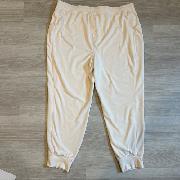 Fablestics Women’s Oats High Waisted Cold Weather Pocket Joggers - 2X - Picture 4 of 6